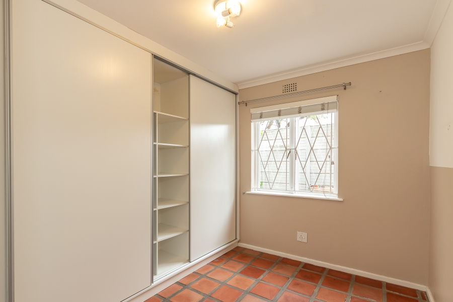 To Let 2 Bedroom Property for Rent in Claremont Village Western Cape